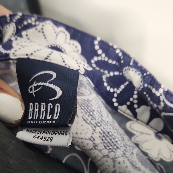 Barco Uniforms Floral Print Scrub Top – Size L - Picture 8 of 8